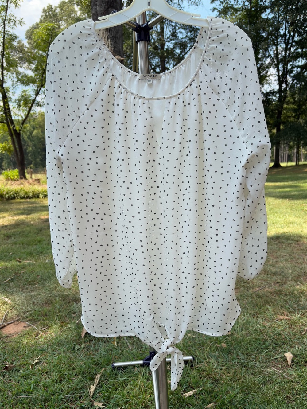 Beacon White Lined Blouse with Black Dots and Tie-Hem Women’s Size XXL